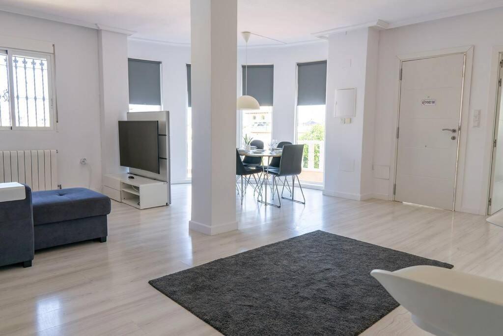 Casa Lilly-Rose, A Beautiful 3 Bedroom Detached Villa A Short Walk To The Villamartin Plaza & Golf Course Экстерьер фото