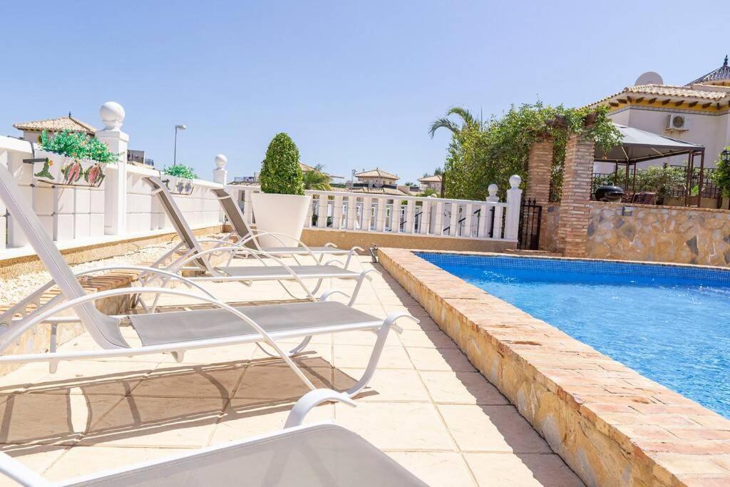 Casa Lilly-Rose, A Beautiful 3 Bedroom Detached Villa A Short Walk To The Villamartin Plaza & Golf Course Экстерьер фото