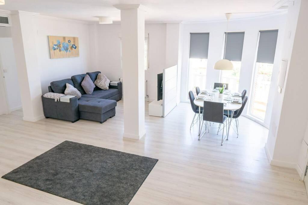Casa Lilly-Rose, A Beautiful 3 Bedroom Detached Villa A Short Walk To The Villamartin Plaza & Golf Course Экстерьер фото